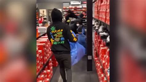 Video shows suspects ransacking Nike store in Southern California
